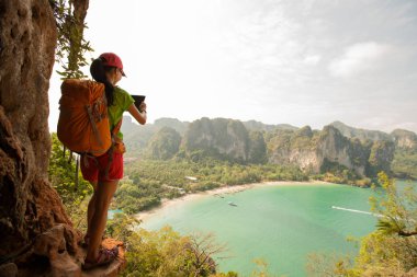kadın alarak fotoğraf dijital tablet ile  