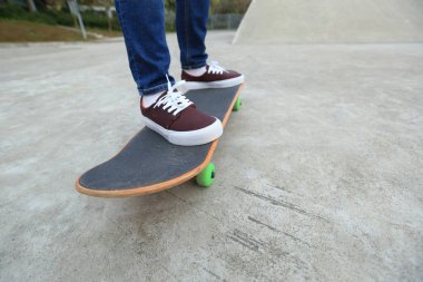 kaykaycı bacaklar açık havada pratik