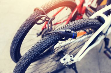 birlikte kilitli Bisiklet