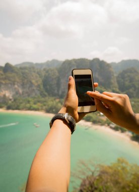 akıllı telefon tutan eller