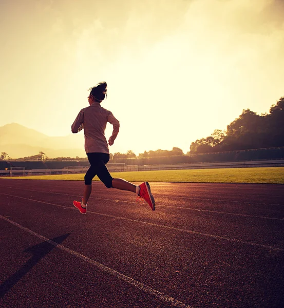 Young woman running on stadium — Stock Photo, Image