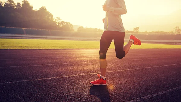 Young woman running on stadium — Stock Photo, Image