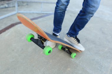 kaykaycı bacaklar açık havada pratik