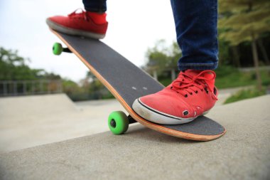 kaykaycı bacaklar açık havada pratik