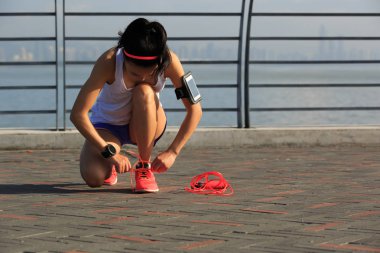  kadın bağlama ayakkabı bağı