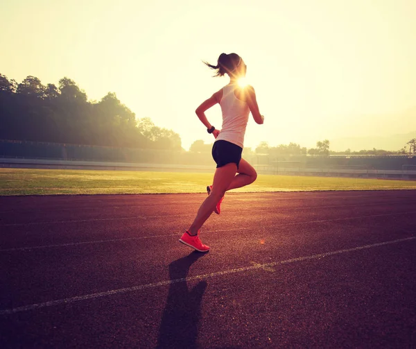 Young woman running on stadium — Stock Photo, Image