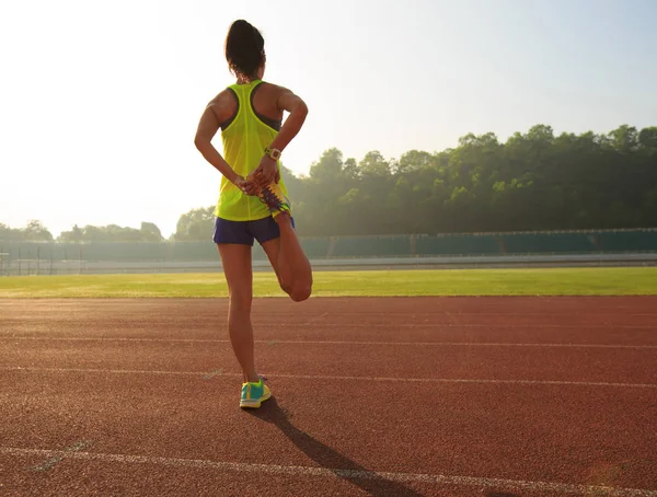 Young woman stretching legs — Stock Photo, Image