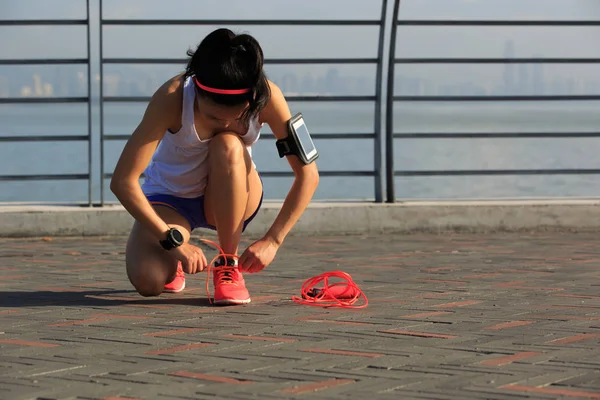  kadın bağlama ayakkabı bağı