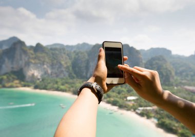 akıllı telefon tutan eller