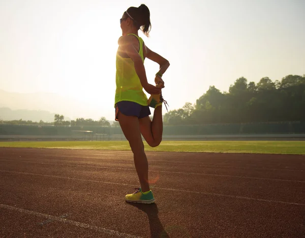 Young woman stretching legs — Stock Photo, Image