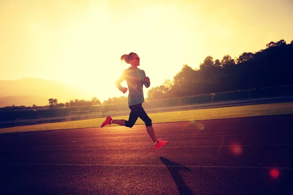 Young woman running on stadium — Stock Photo, Image