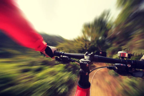 Riding mountain bike — Stock Photo, Image