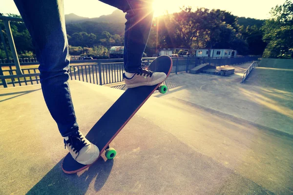 Skateboarder legs riding skateboard — Stock Photo, Image