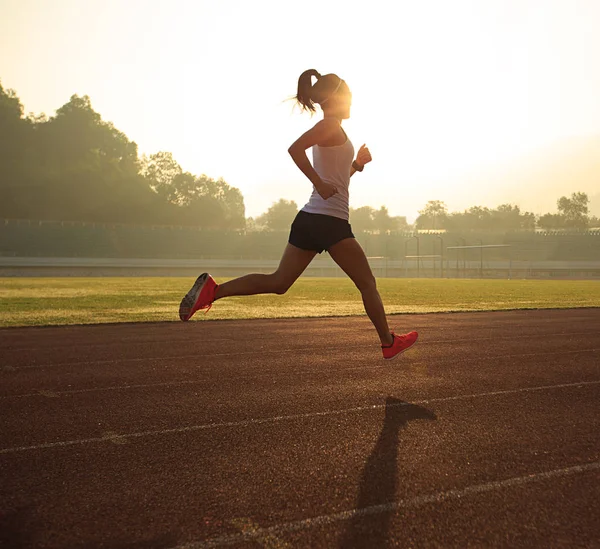 Young woman running on stadium — Stock Photo, Image