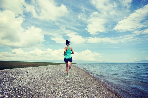 Genç fitness spor kadın — Stok fotoğraf