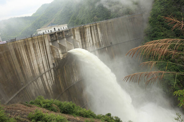 dam discharge water