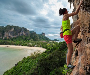 Deniz cliff tırmanma kadın