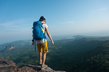 Genç kadın zevk görünümü 