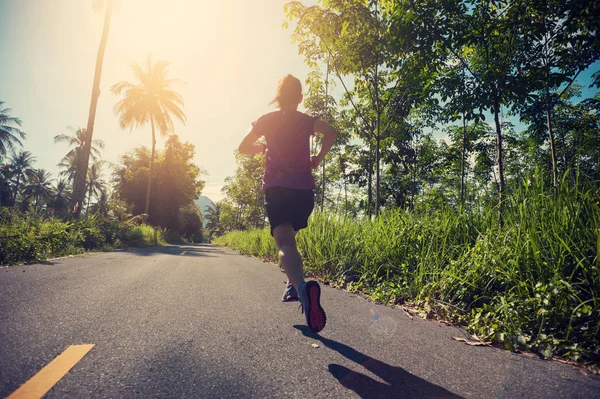 Young woman running at forest trail — Stock Photo, Image