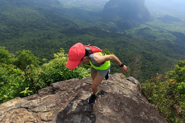 Woman running at mountain topb — Stock Photo, Image