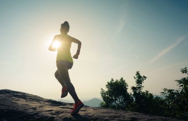  Dağı'nda çalışan kadın