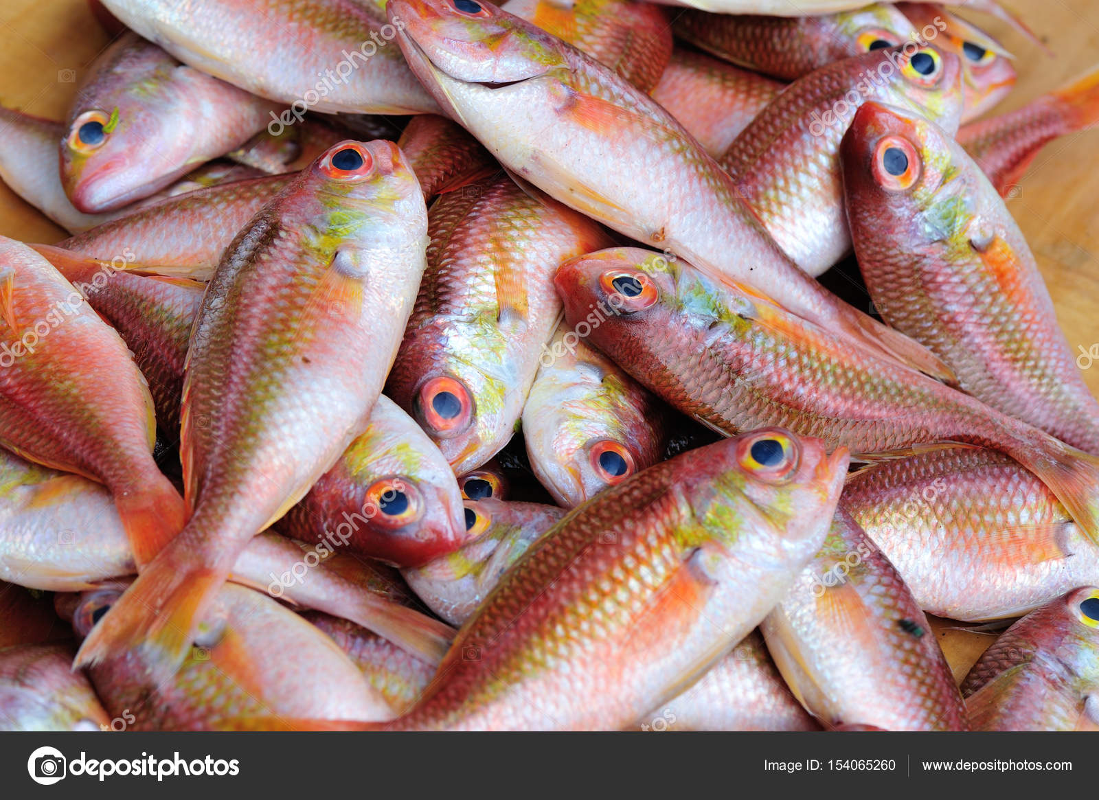 Fresh fish selling on market Stock Photo by ©lzf 154065260