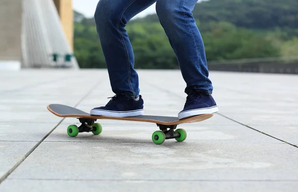 Skateboarder legs practicing at city — Stock Photo, Image