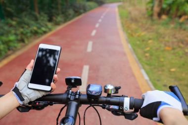 GPS navigator kullanarak eller 