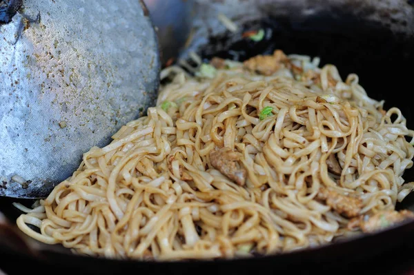 Nouilles chinoises chow mein — Photo