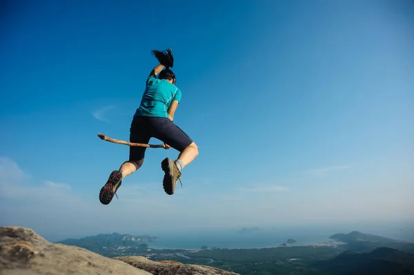 Woman jumping on mountain — Stock Photo, Image