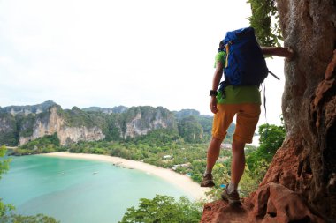Deniz cliff adlı genç kadın