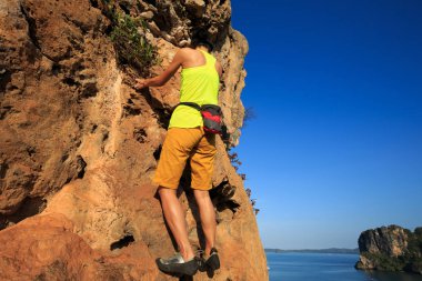 kadını uçurum tırmanma
