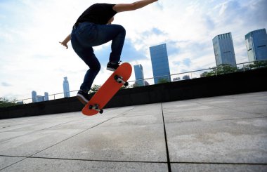 kaykay ile pratik kadın