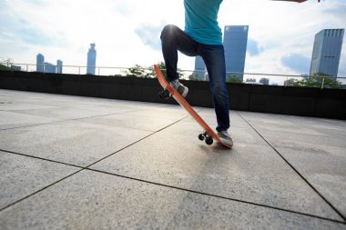 kaykay ile pratik kadın