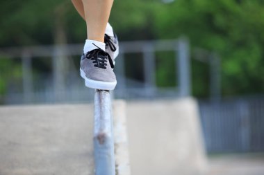 Çelik Boru üzerinde yürüyüş bacaklar 