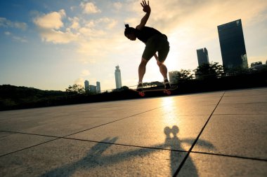 kaykay ile pratik kadın