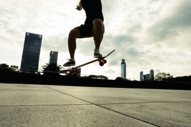 kaykay ile pratik kadın