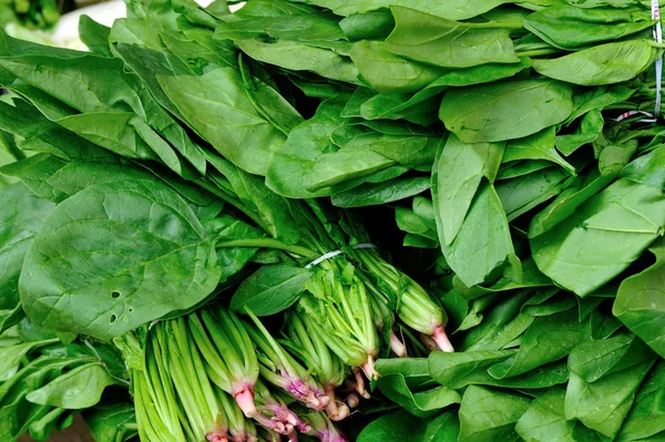 Produtos hortícolas frescos no mercado — Fotografia de Stock