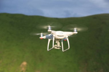 İHA gökyüzünde uçuyor