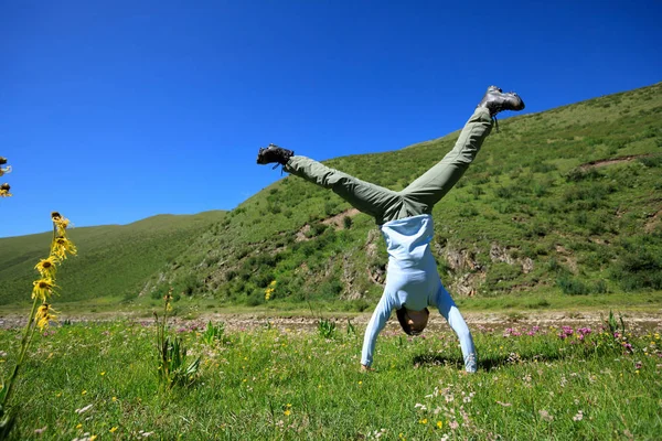 amut yapıyor kadın 