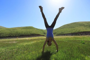 amut yapıyor kadın 