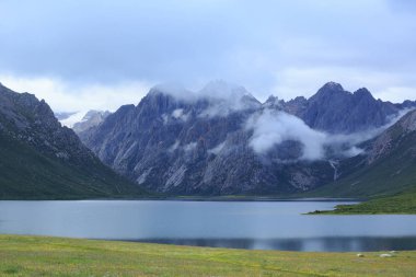 Göllü güzel bir manzara. 