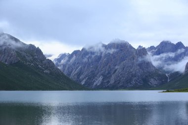 Göllü güzel bir manzara. 