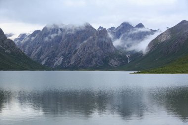 Göllü güzel bir manzara. 