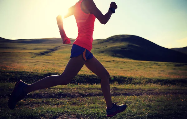 çalışan genç bir kadın