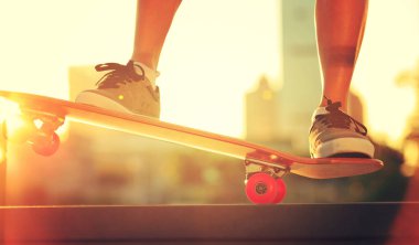 kaykay ile pratik kadın