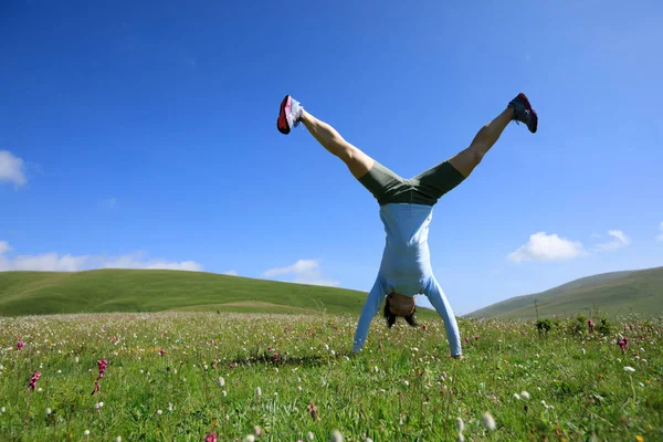 amut yapıyor kadın