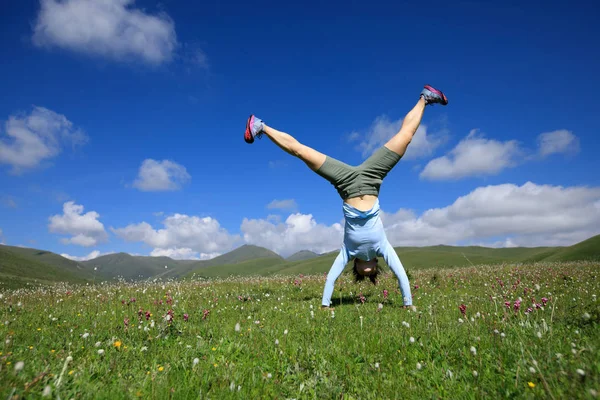 amut yapıyor kadın