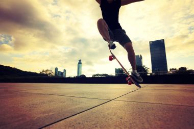 kaykay ile pratik kadın