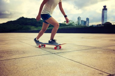 kaykay ile pratik kadın